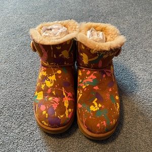 Ugg Bailey Button short boots size 7. Limited edition paint splatter boots.